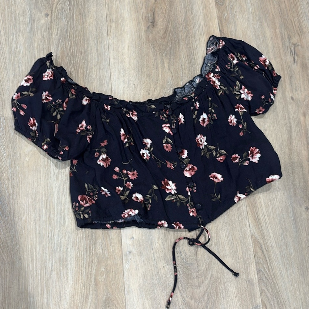 ETOPHE STUDIOS BLACK FLORAL OFF THE SHOULDER CROP